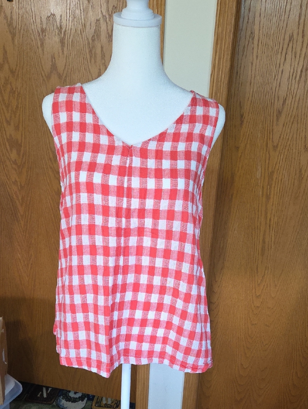 #15 Time and Tru Red and White Gingham V-Neck Sleeveless Top